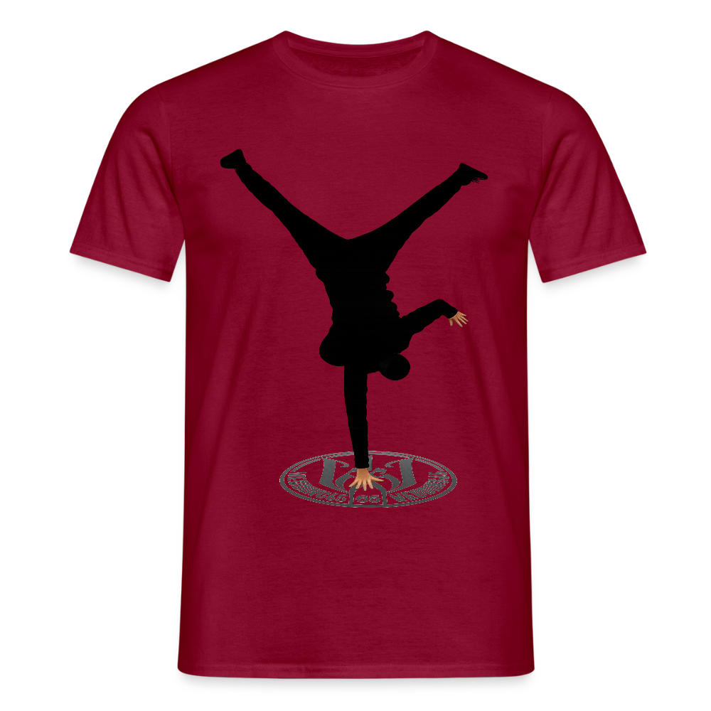 White Logo Breakdancer Mesutman Wedding65 Männer T-Shirt - Ziegelrot